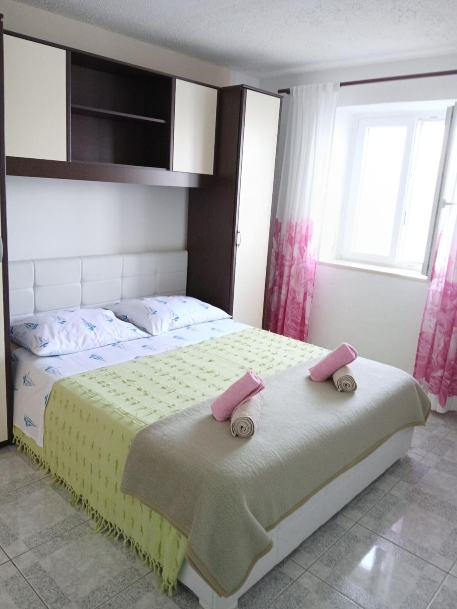 Apartments Sova Postira Kültér fotó